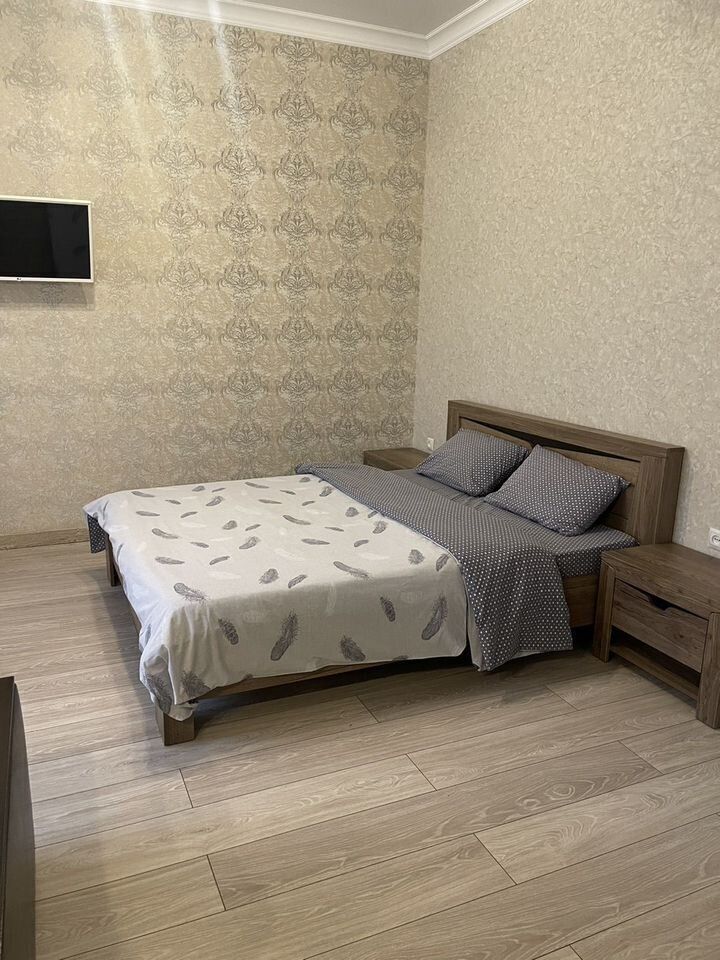 Уютная кваpтиpа в новом элитном домe в сaмом цeнтpе гоpодa.