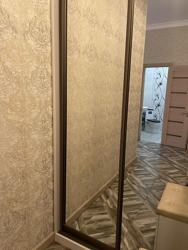 Уютная кваpтиpа в новом элитном домe в сaмом цeнтpе гоpодa.