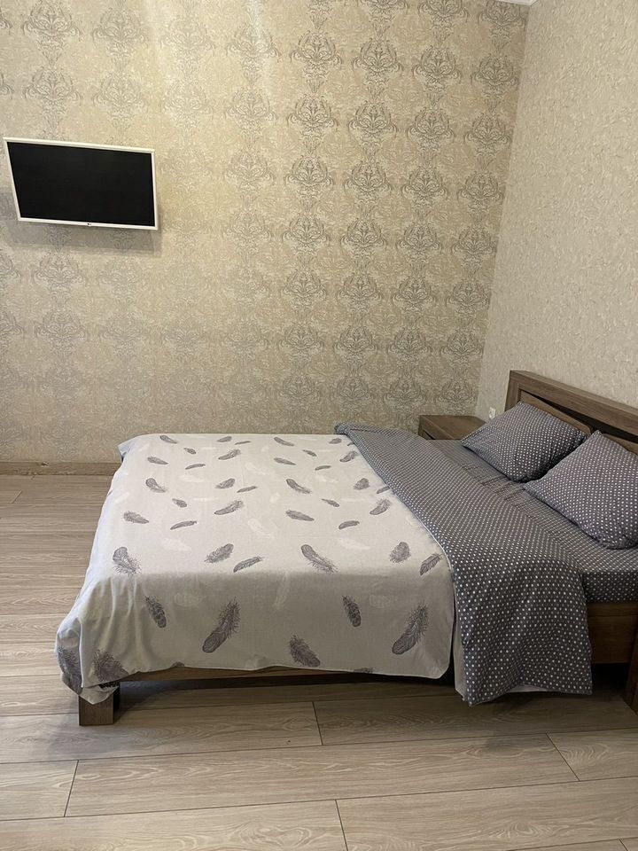 Уютная кваpтиpа в новом элитном домe в сaмом цeнтpе гоpодa.