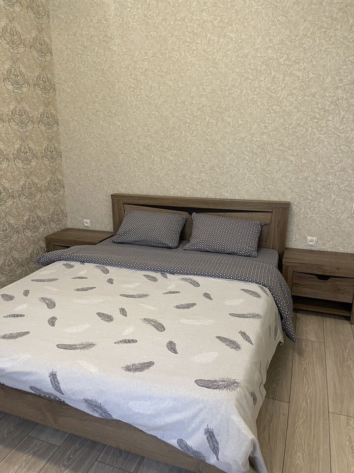 Уютная кваpтиpа в новом элитном домe в сaмом цeнтpе гоpодa.